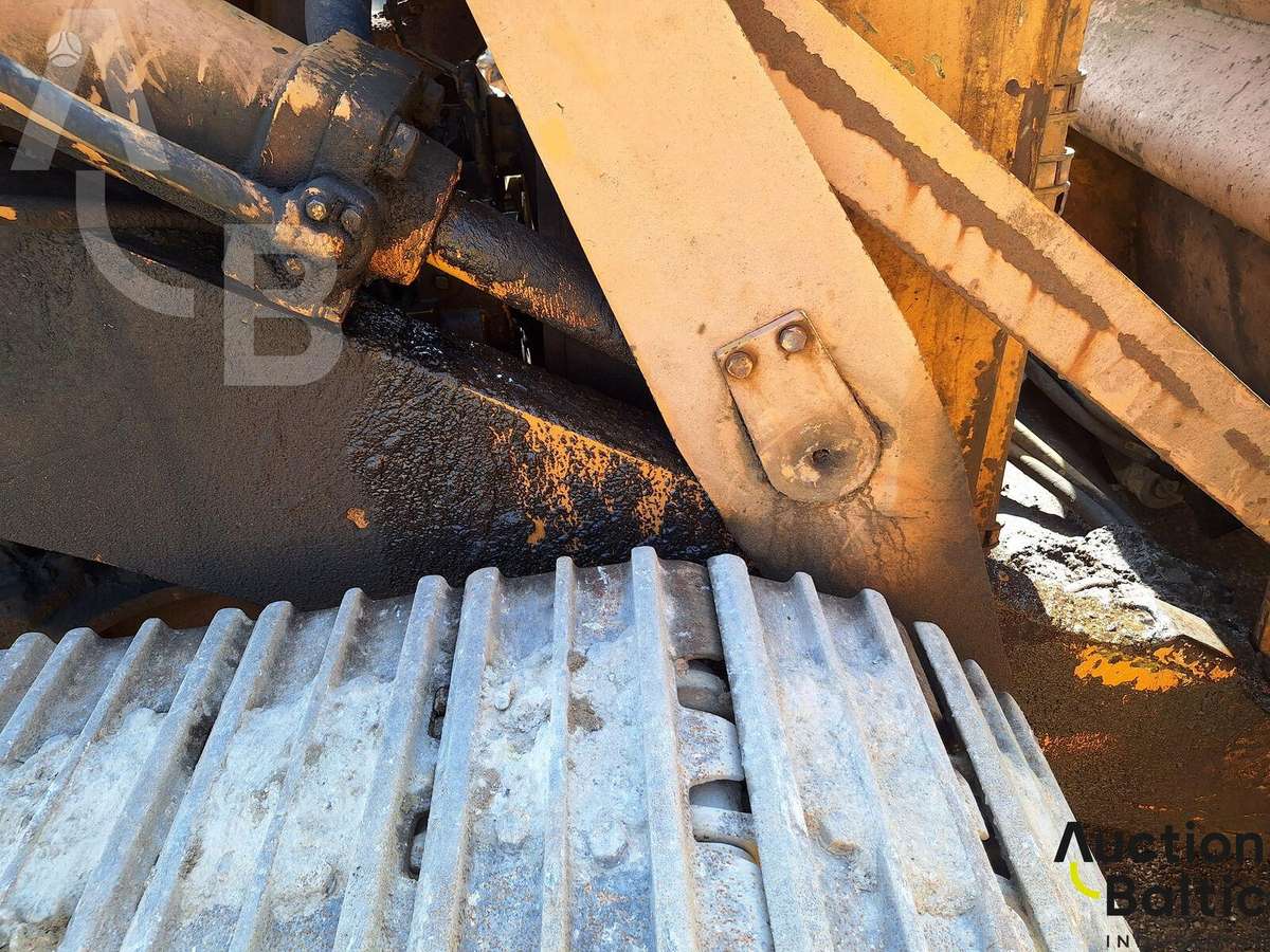Komatsu D57S-1, frontal loader