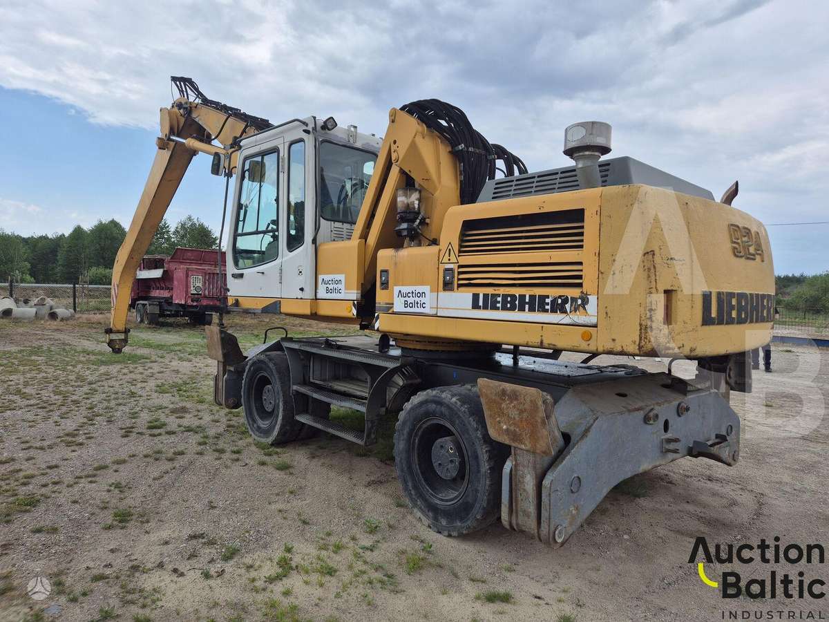 Liebherr 924, excavator