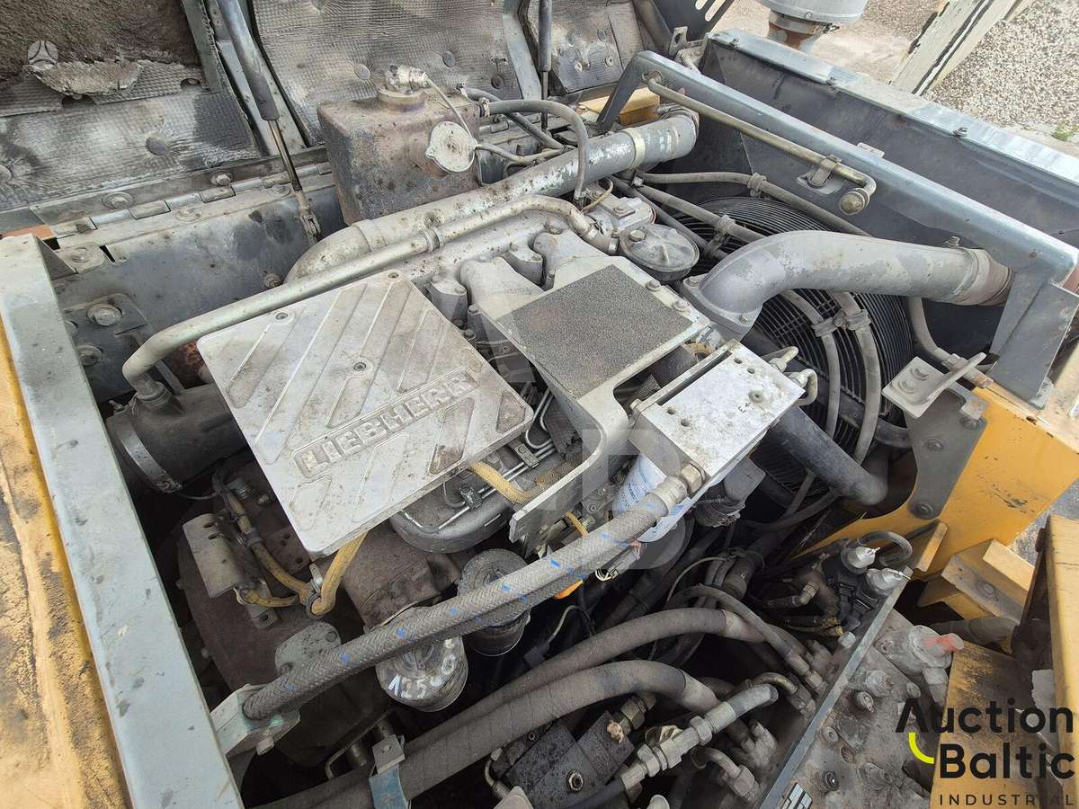 Liebherr 924, excavator