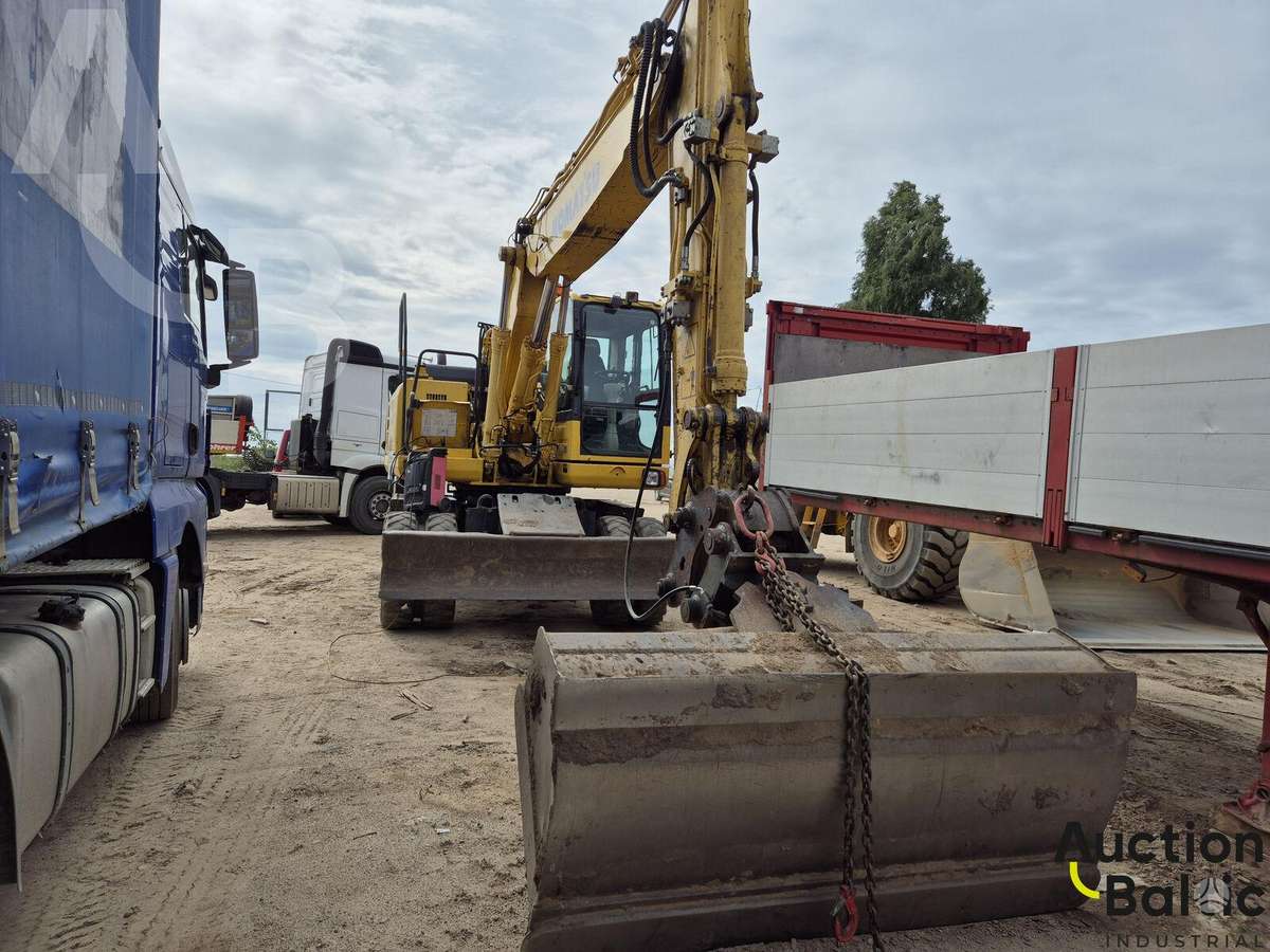 Komatsu PW160, excavator