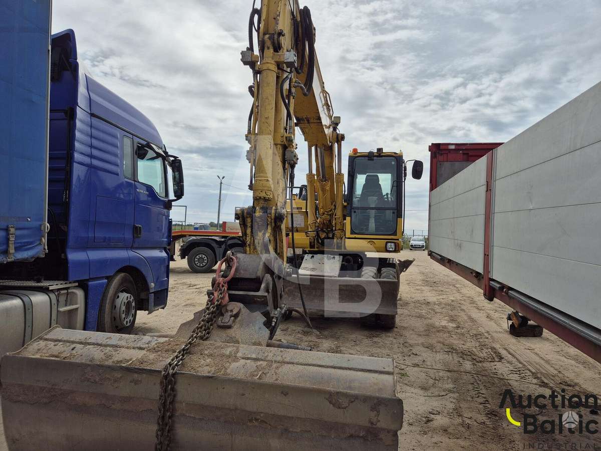 Komatsu PW160, excavator