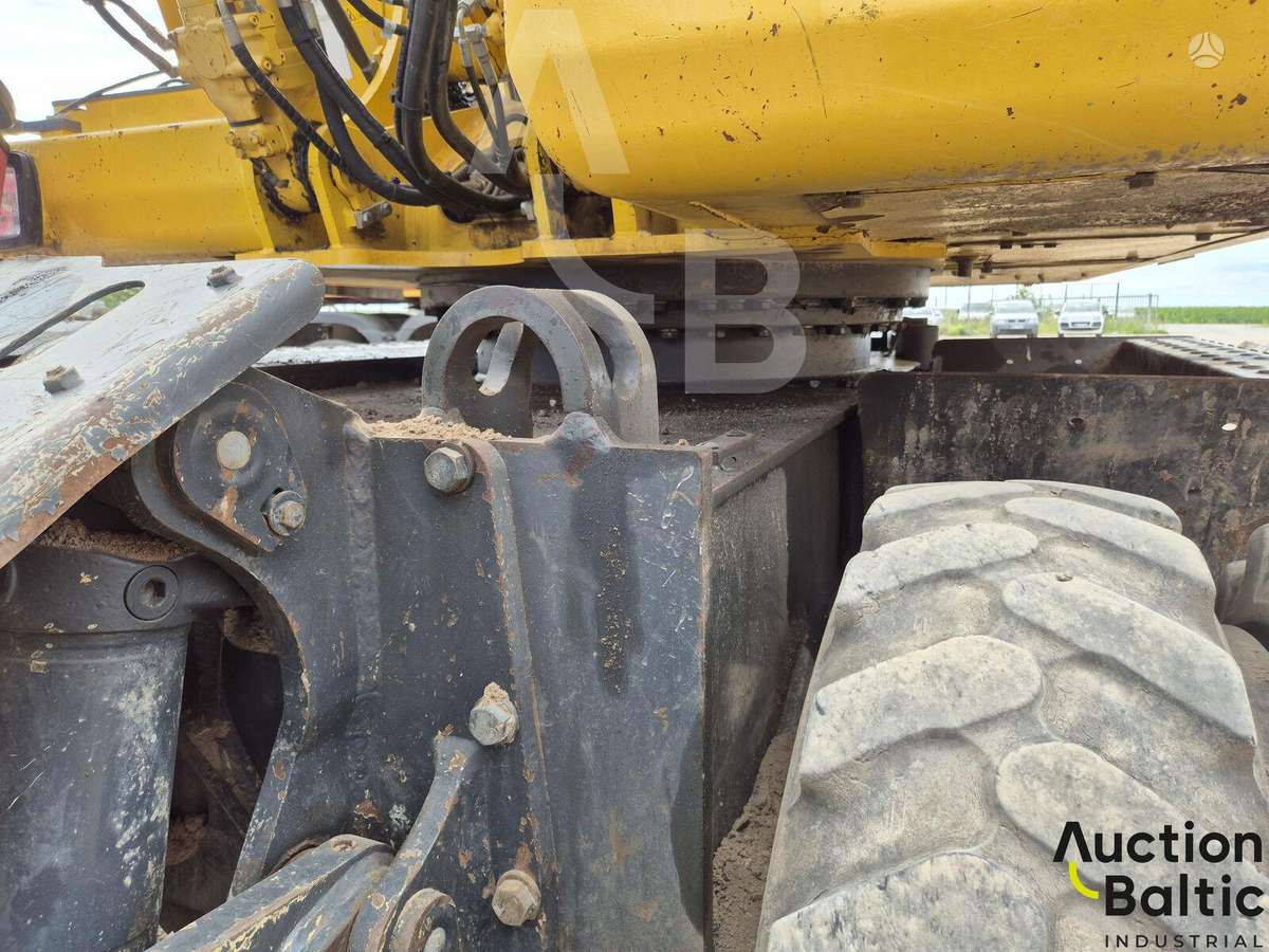Komatsu PW160, excavator