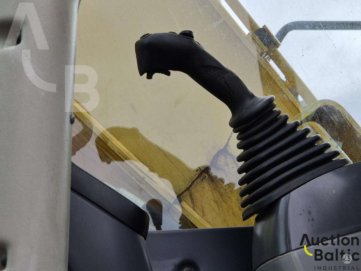 Komatsu PW160, excavator