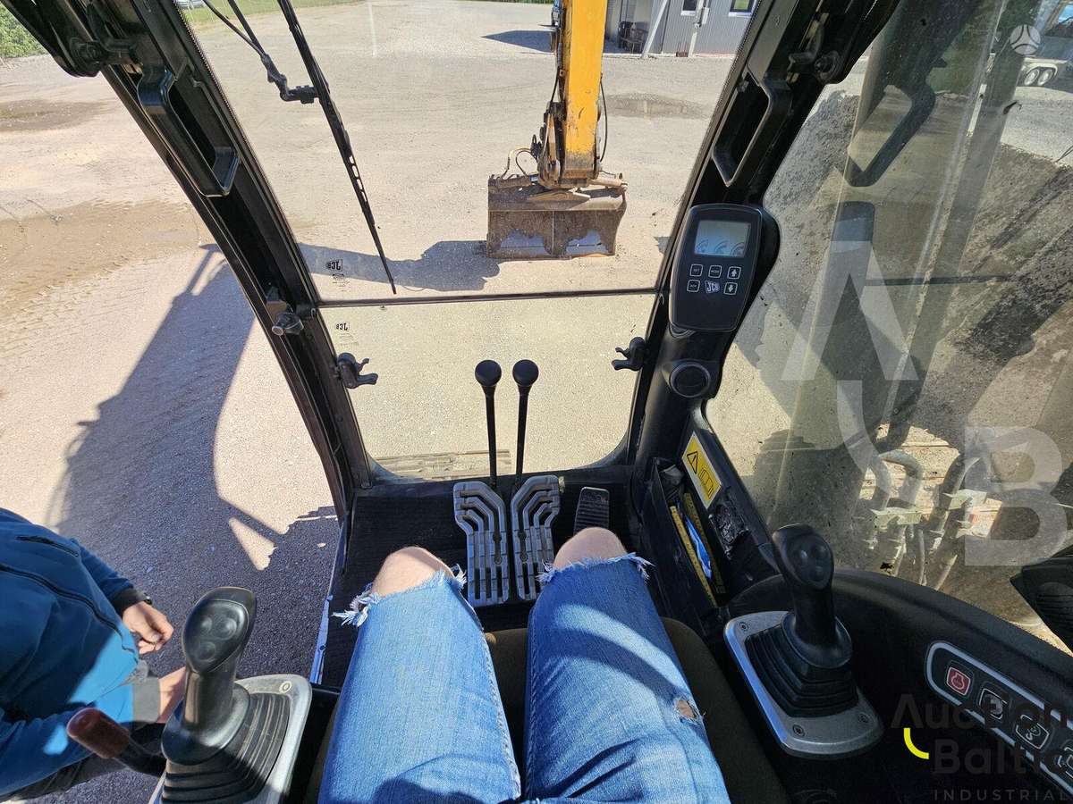 JCB JS 160 LC, ekskavatoriai