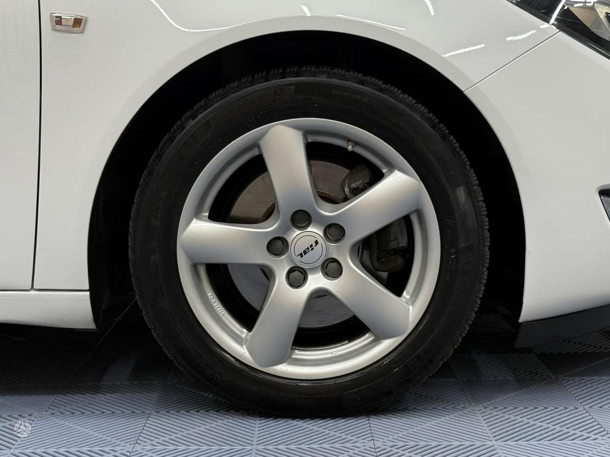 Opel Insignia, 2.0 l., universalas