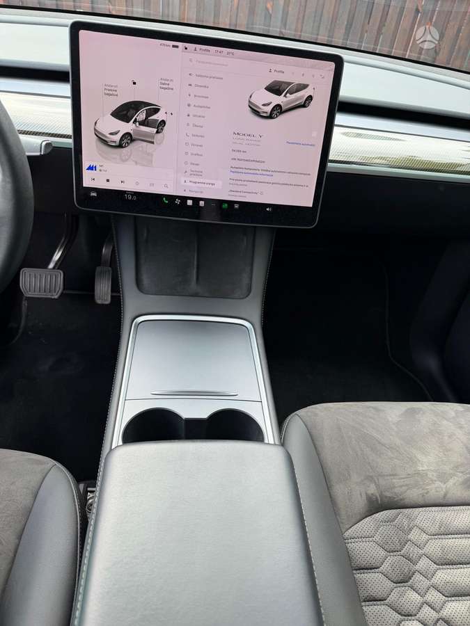 Tesla Model Y, hatchback
