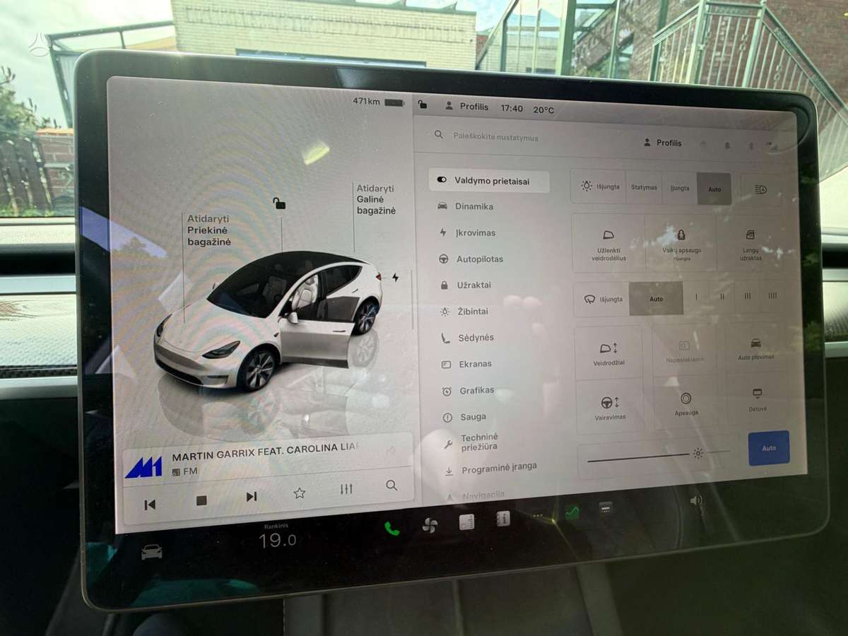 Tesla Model Y, hečbekas