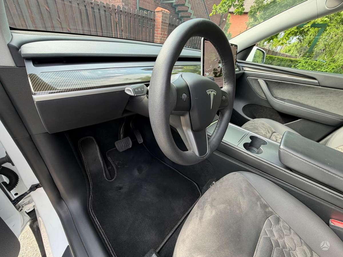 Tesla Model Y, hečbekas