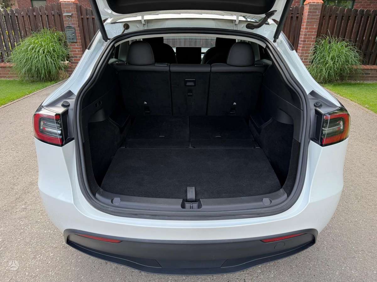 Tesla Model Y, hečbekas