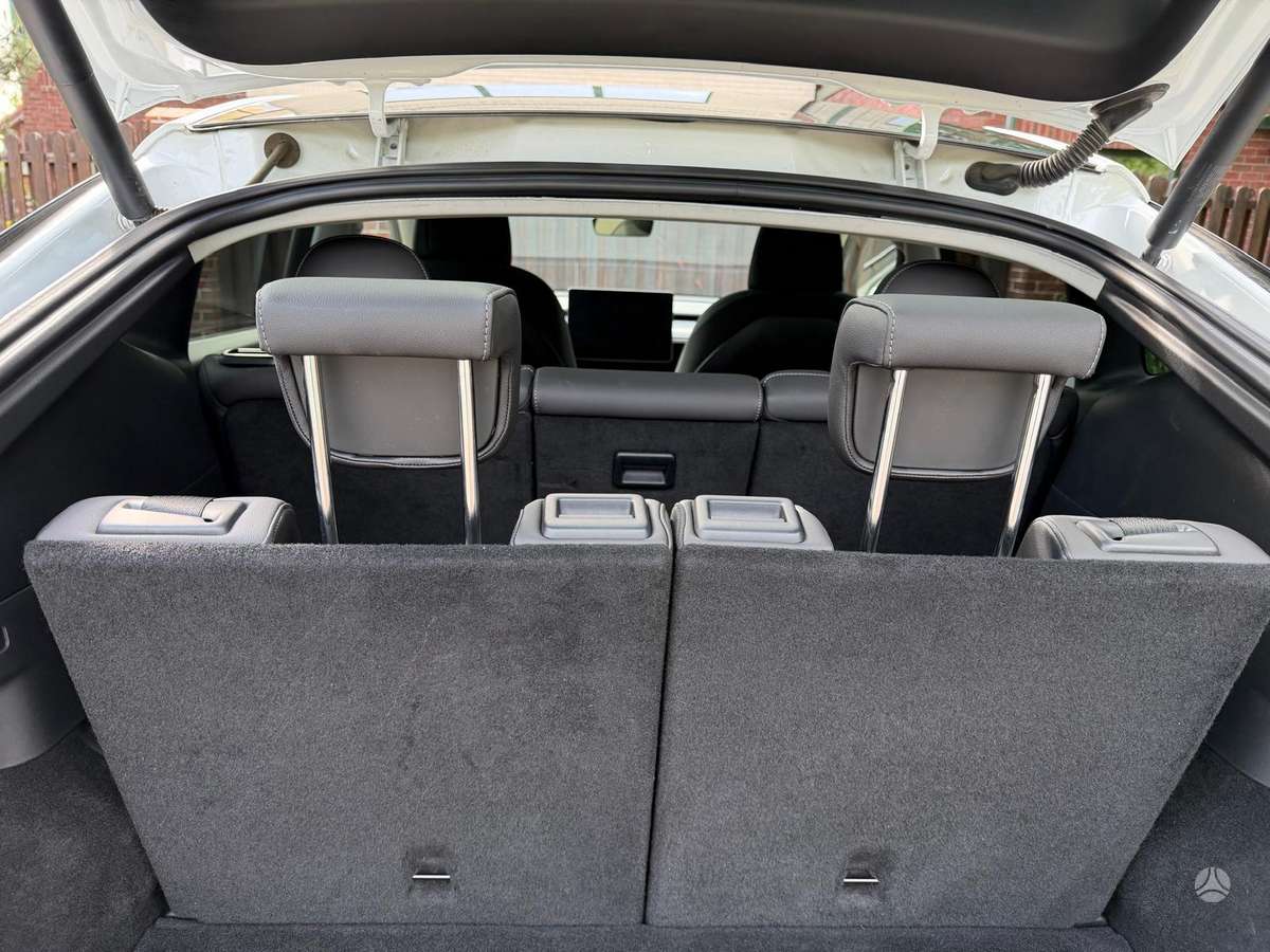 Tesla Model Y, hečbekas