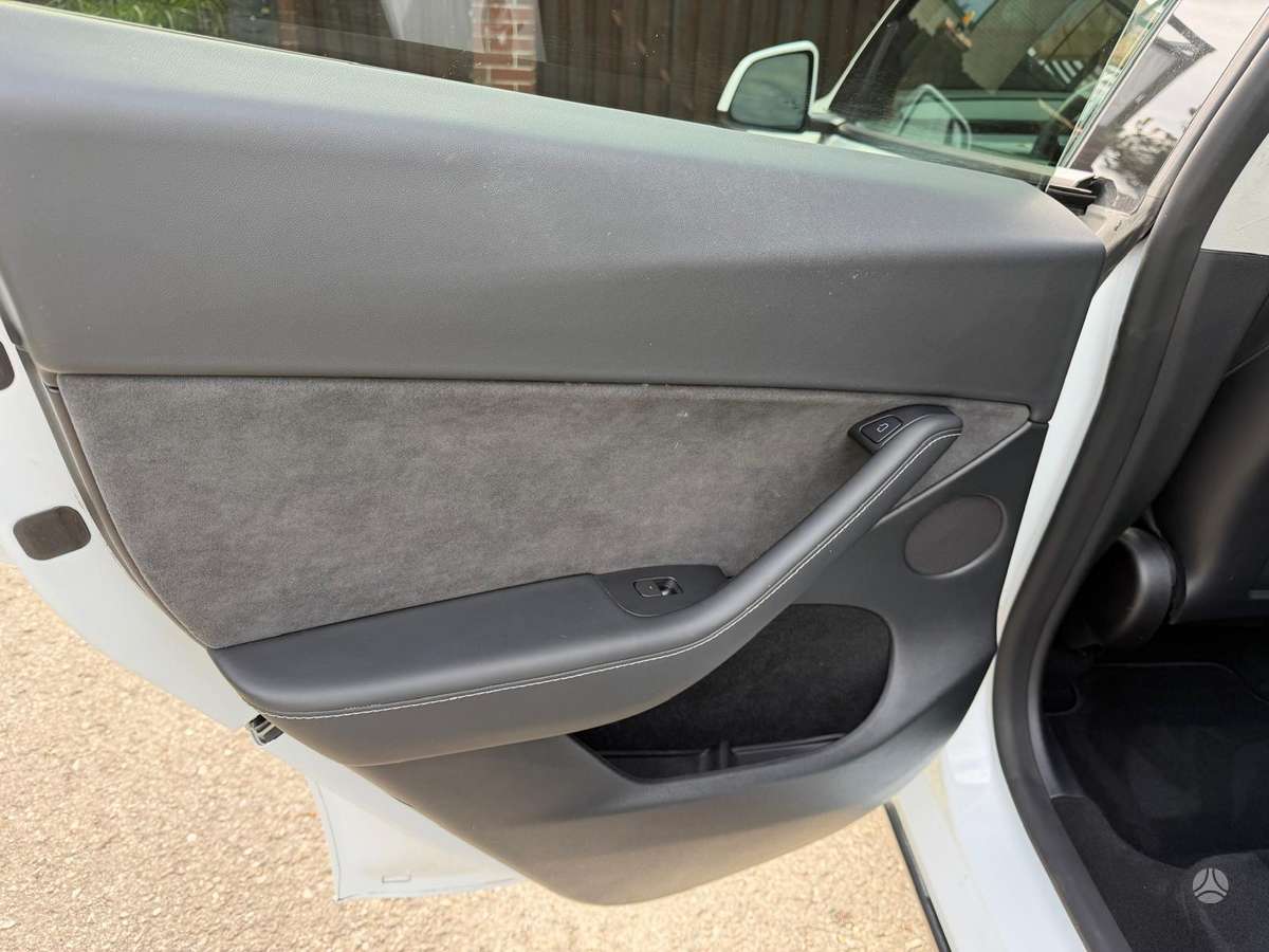 Tesla Model Y, hečbekas