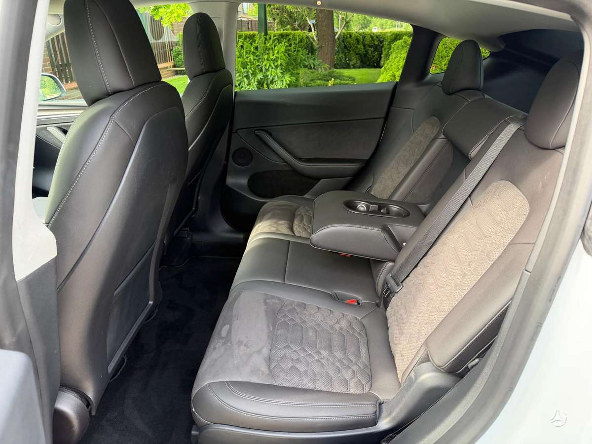 Tesla Model Y, Хэтчбек