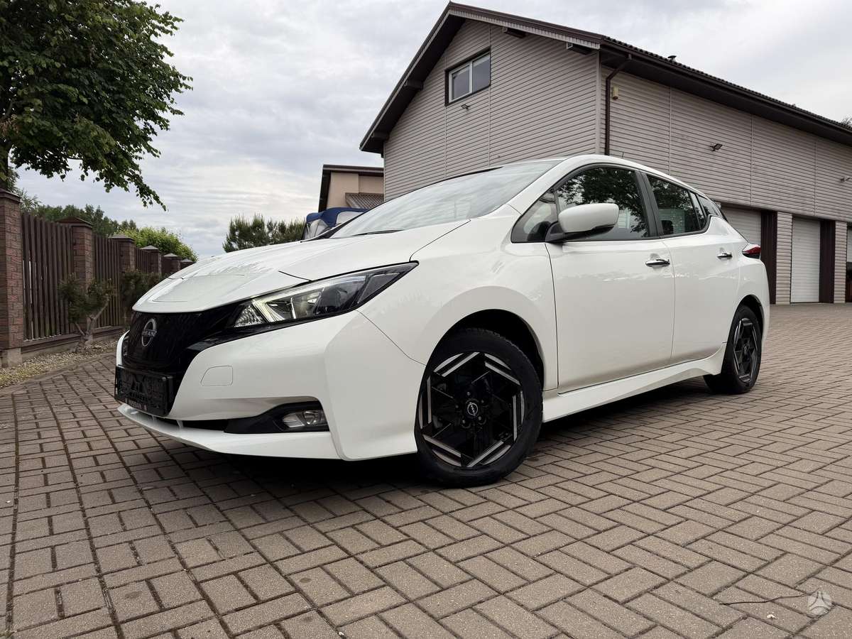 Nissan Leaf, 40 kWh, hatchback