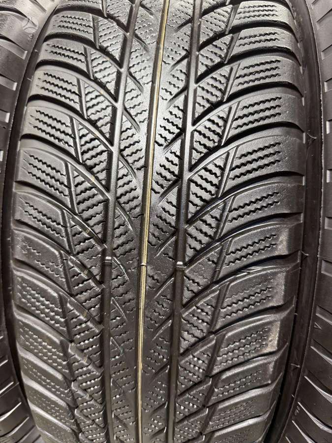 Bridgestone Blizzak lm001, winter 215/65 R17