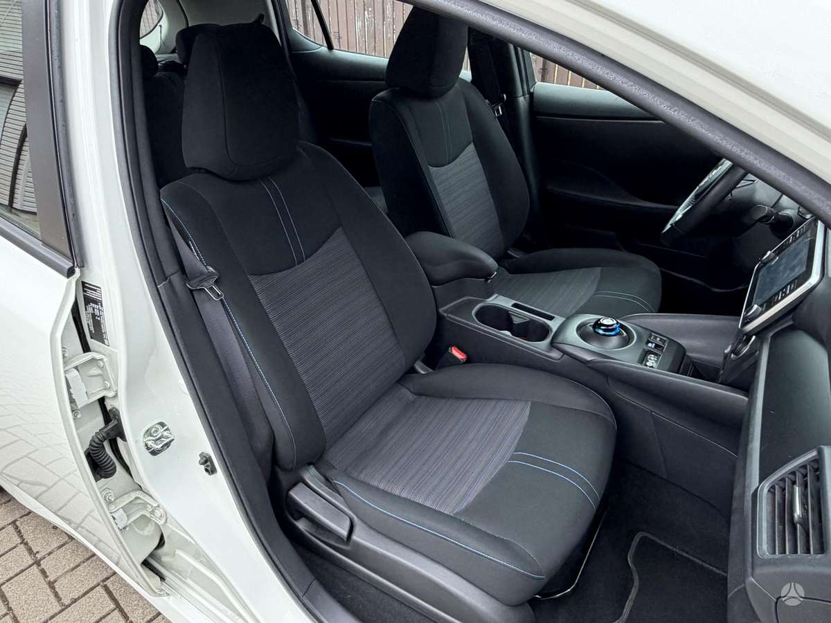 Nissan Leaf, 40 kWh, hatchback