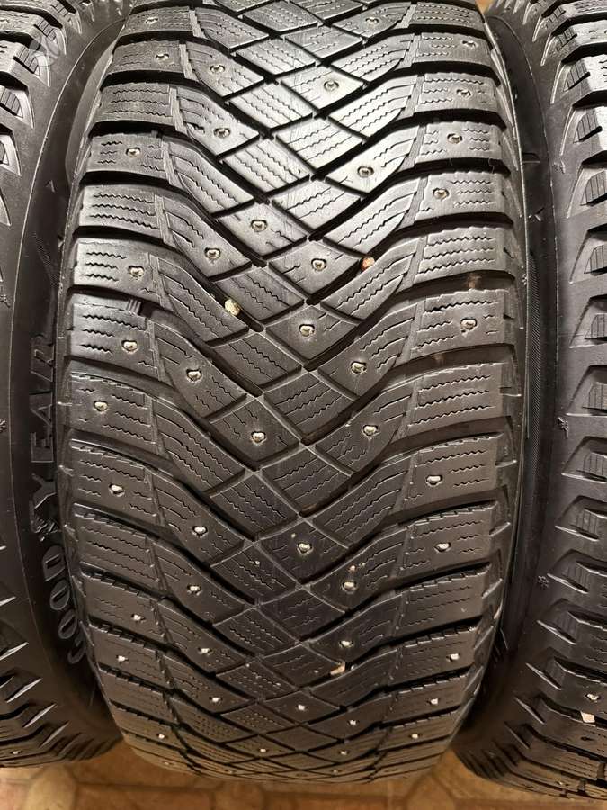 Goodyear UltraGrip Arctic2, зимние 235/55 R18