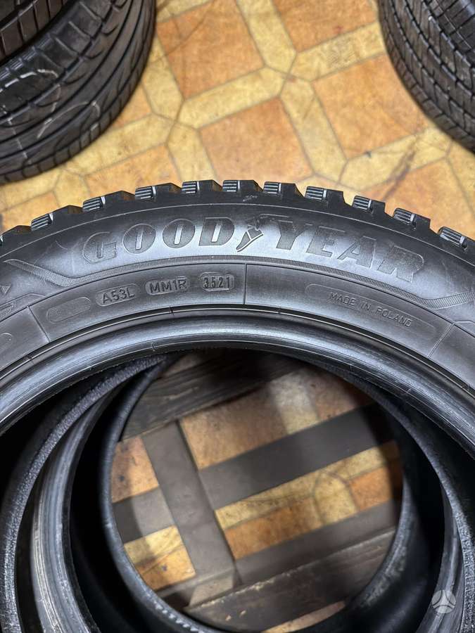Goodyear UltraGrip Arctic2, зимние 235/55 R18
