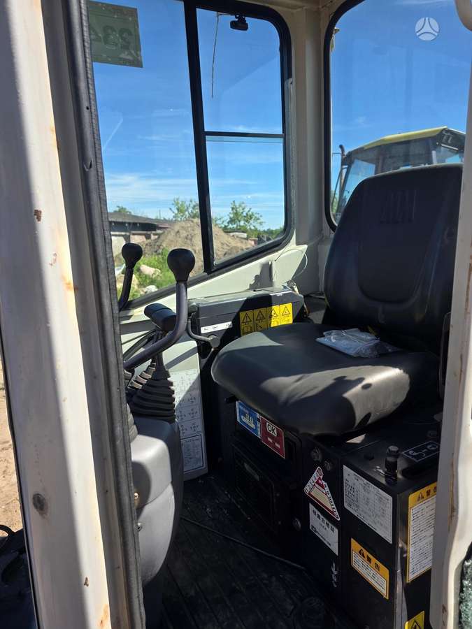Komatsu Pc28uu-2, mini ekskavatoriai