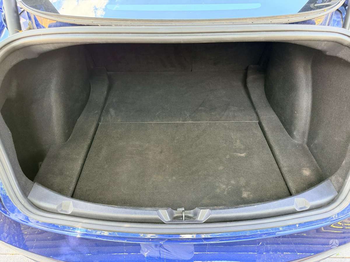 Tesla Model 3, Седан