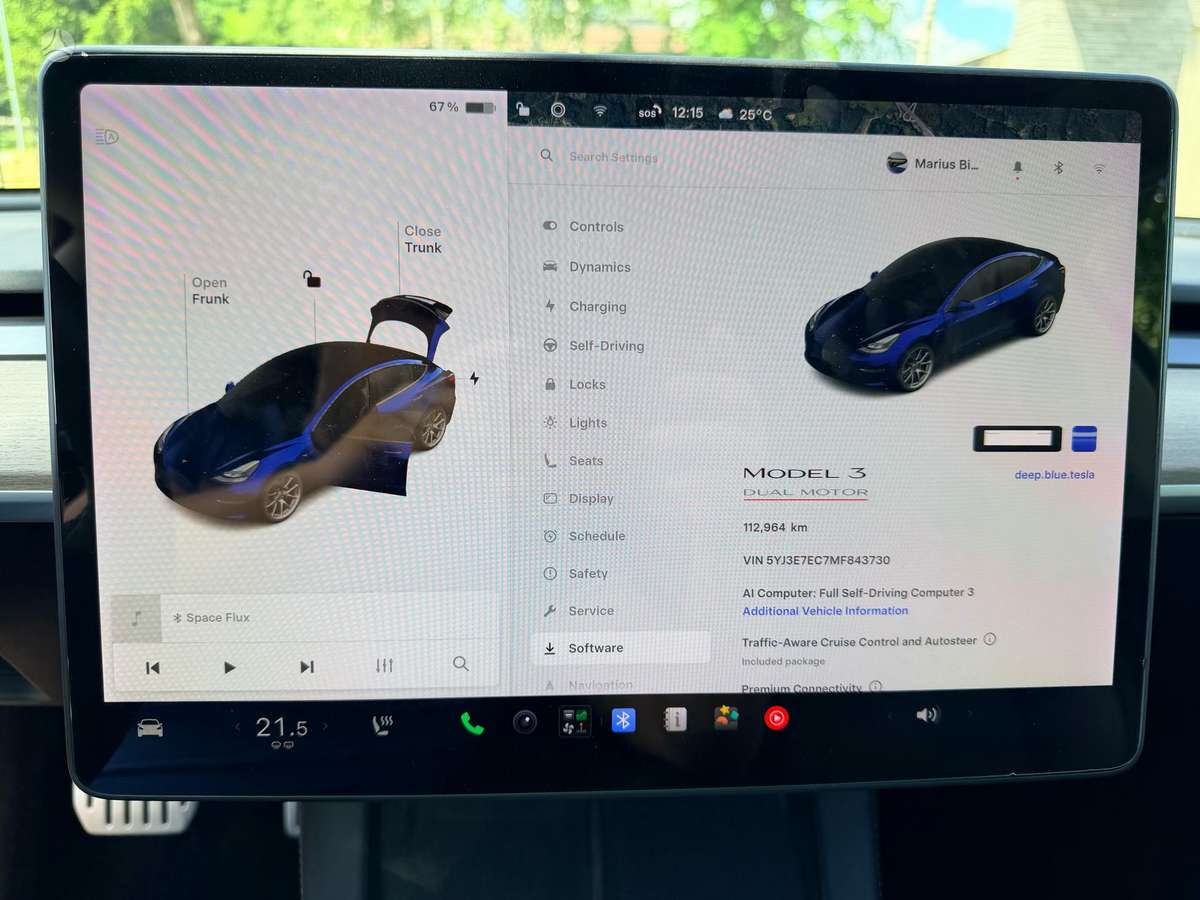 Tesla Model 3, sedanas