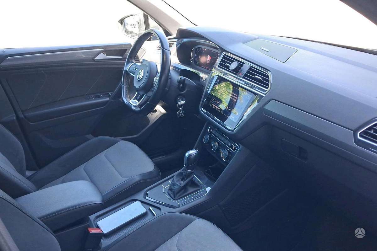 Volkswagen Tiguan - 8