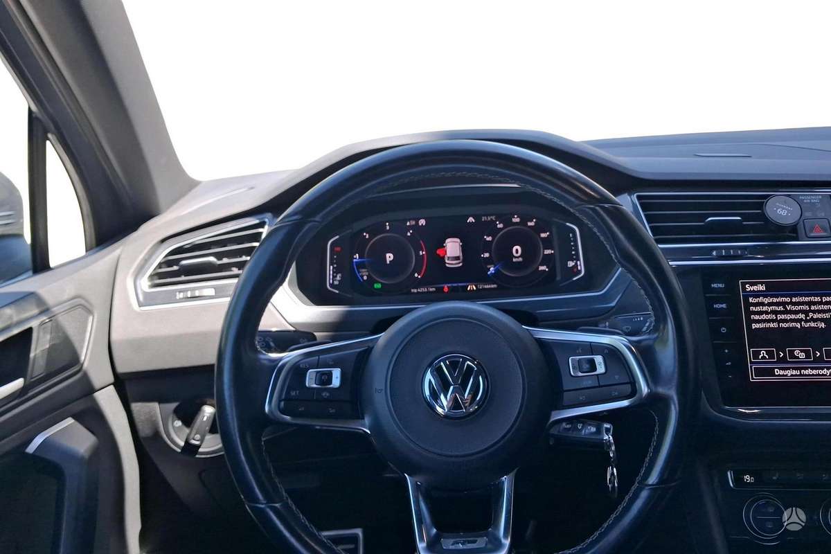 Volkswagen Tiguan - 11
