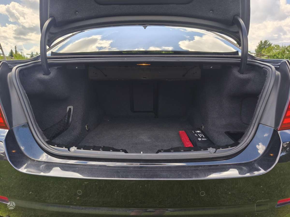 BMW 520, 2.0 l., Седан