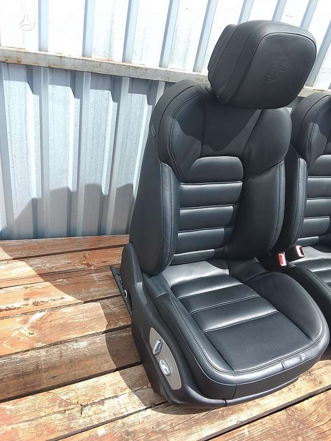 Porsche Macan door upholstery, seats