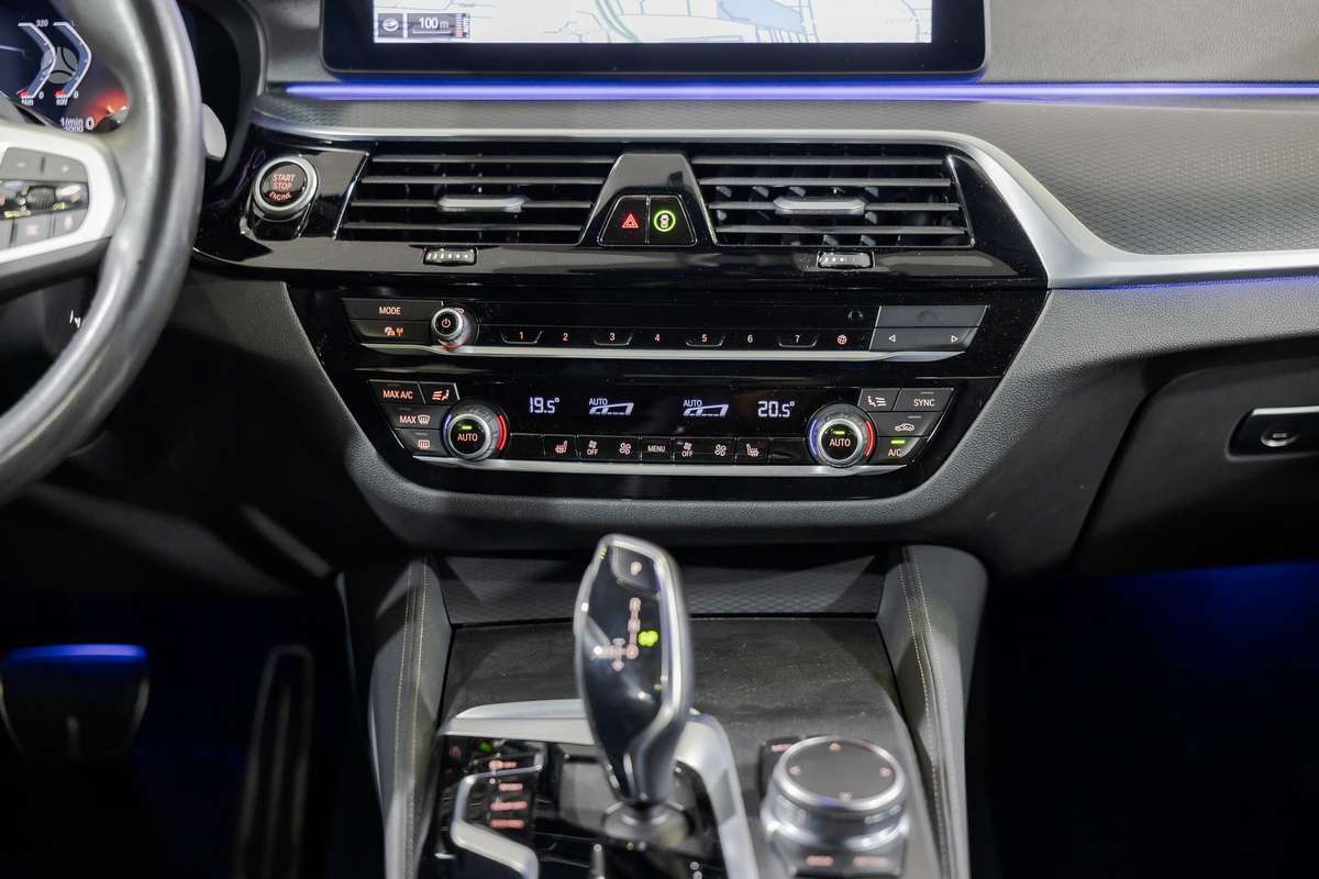 BMW 520, 2.0 l., Седан