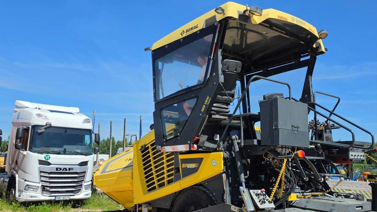 Bomag BF600 P-2, paving machinery