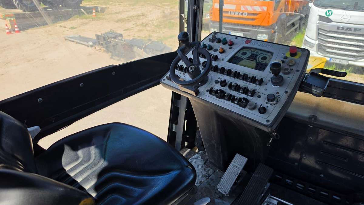 Bomag BF600 P-2, paving machinery