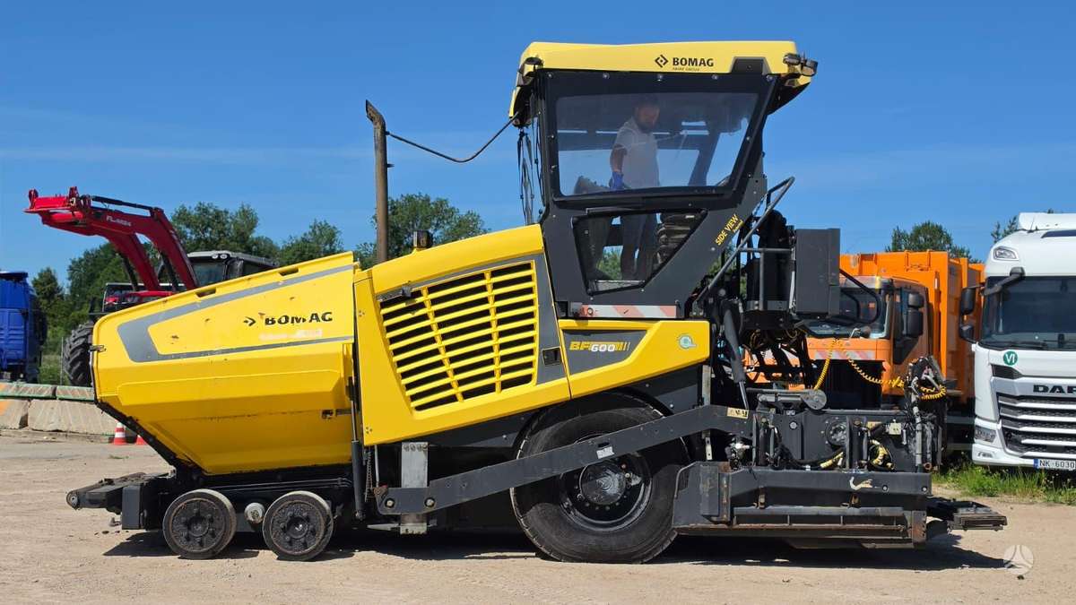 Bomag BF600 P-2, paving machinery