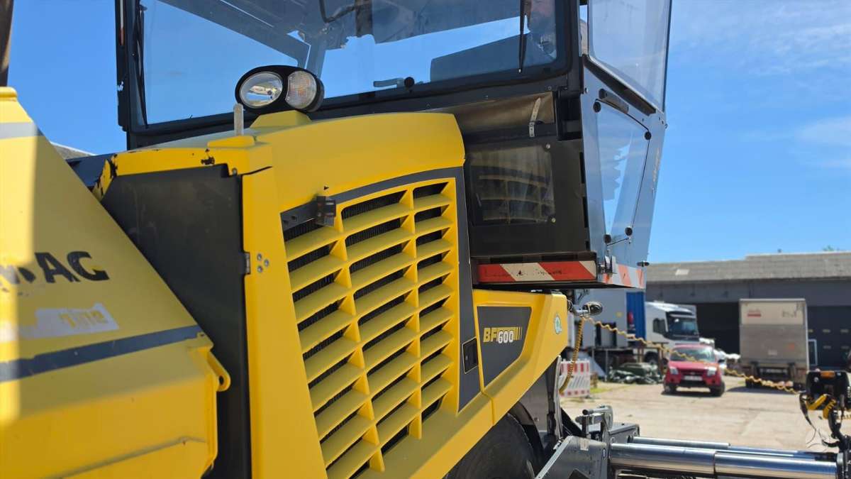 Bomag BF600 P-2, paving machinery