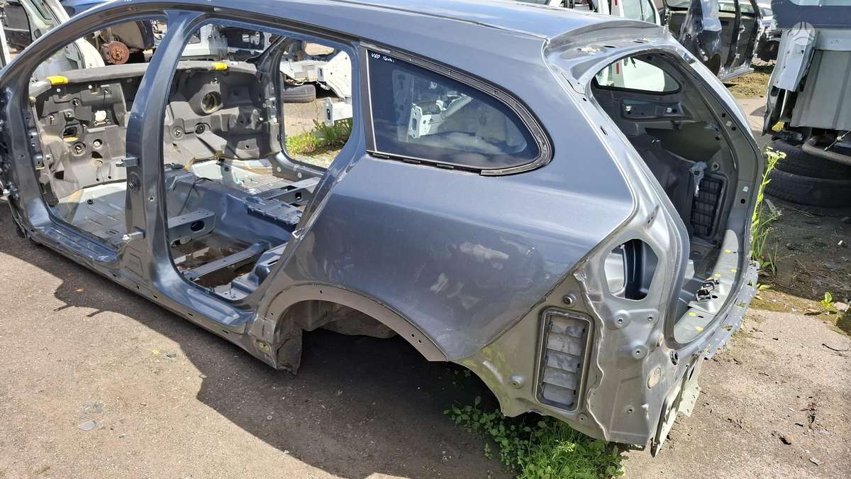 Volvo V60 Cross Country Tik kebulas