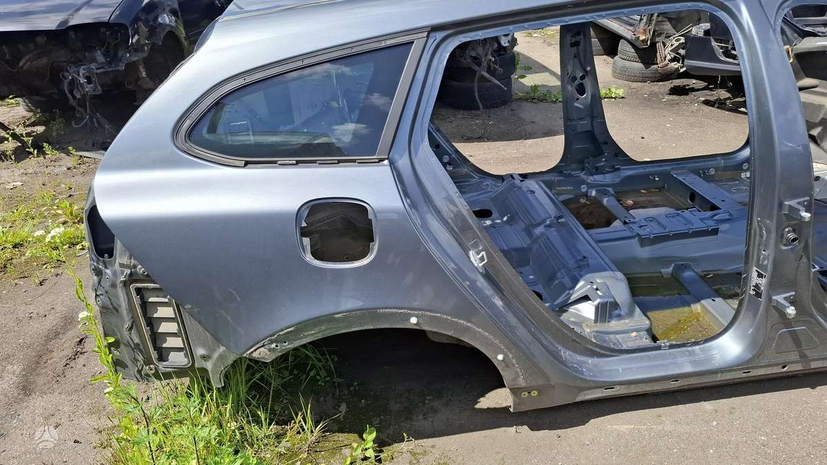 Volvo V60 Cross Country Tik kebulas
