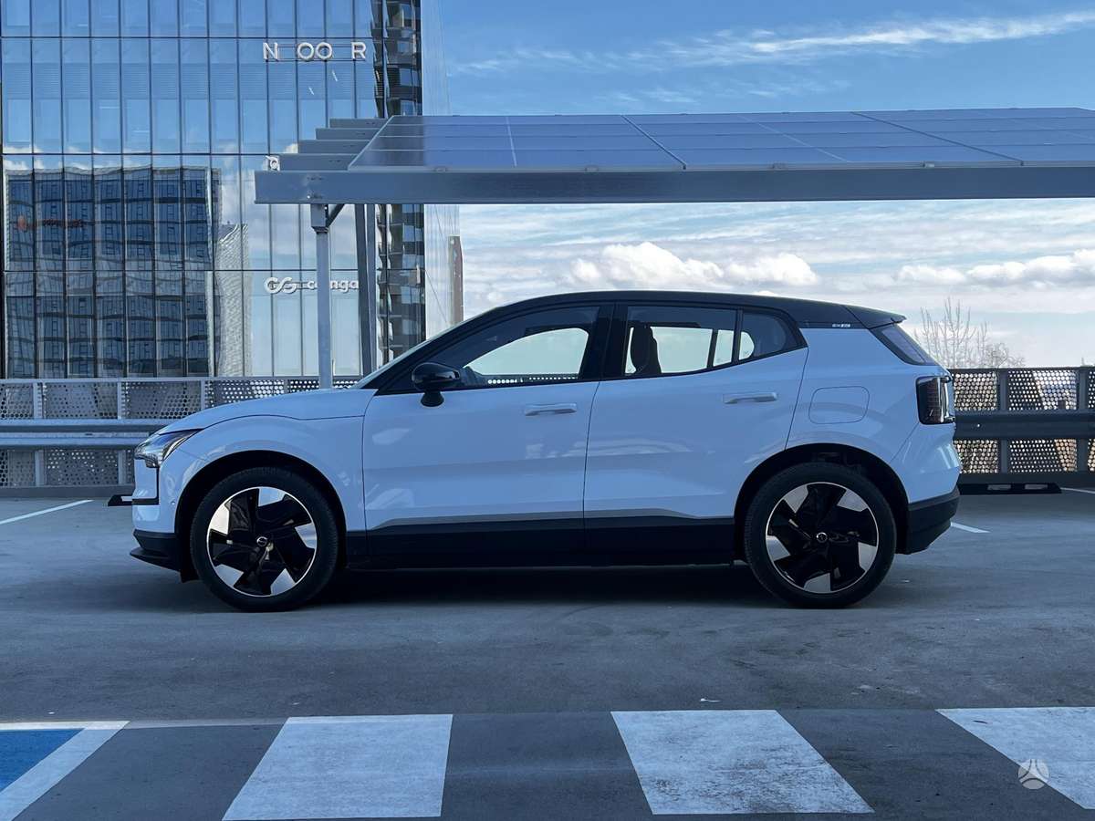 Volvo EX30, off-road / crossover