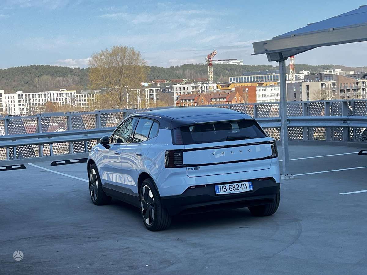 Volvo EX30, off-road / crossover
