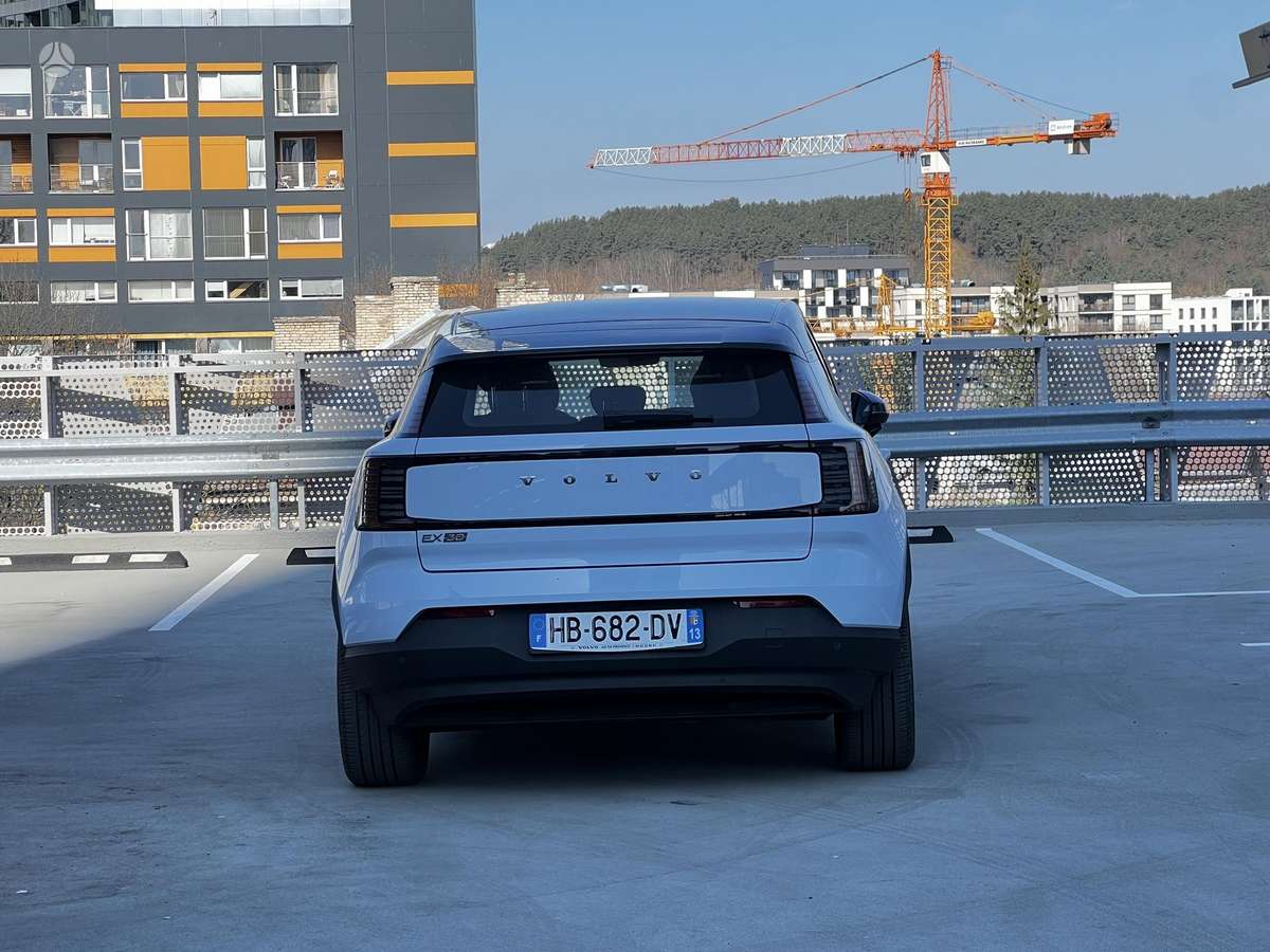 Volvo EX30, off-road / crossover
