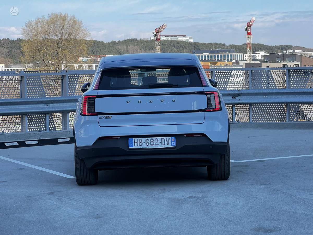 Volvo EX30, off-road / crossover