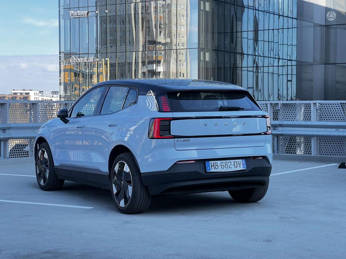 Volvo EX30, off-road / crossover