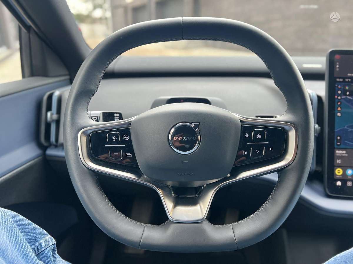 Volvo EX30, off-road / crossover