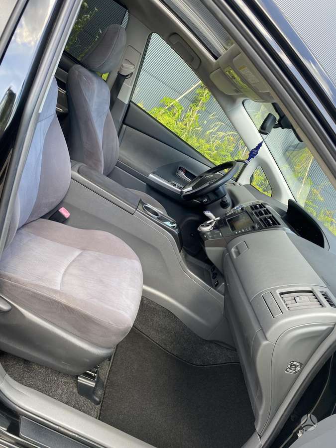 Toyota Prius+ - 10