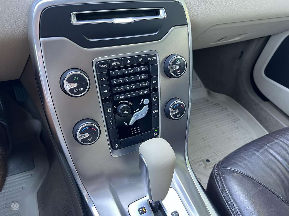 Volvo XC70, 2.0 l., Универсал