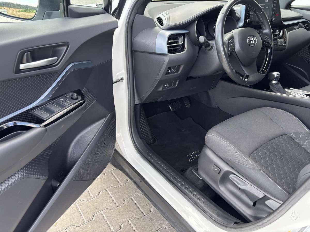 Toyota C-HR - 12