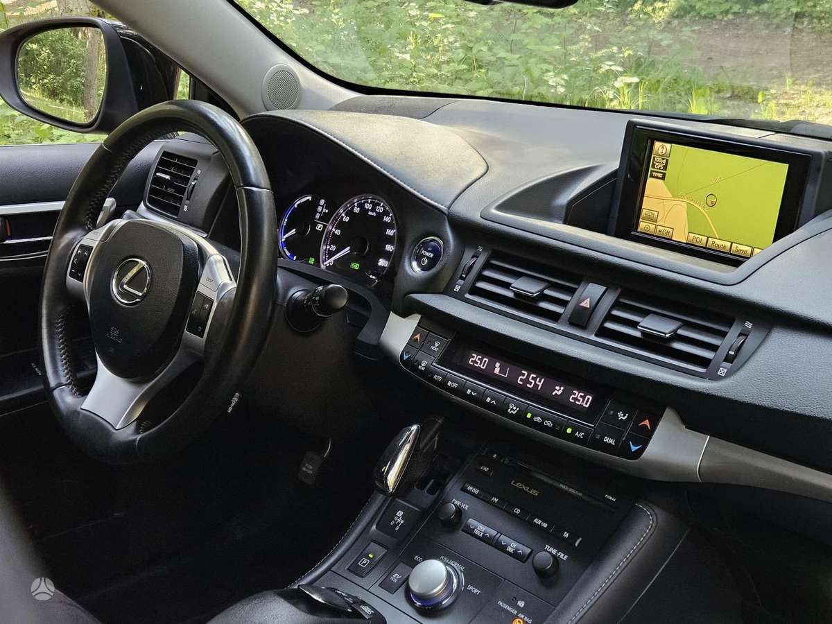 Lexus CT 200h, 1.8 l., hatchback