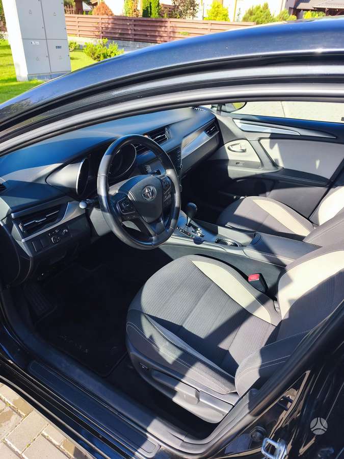 Toyota Avensis - 8