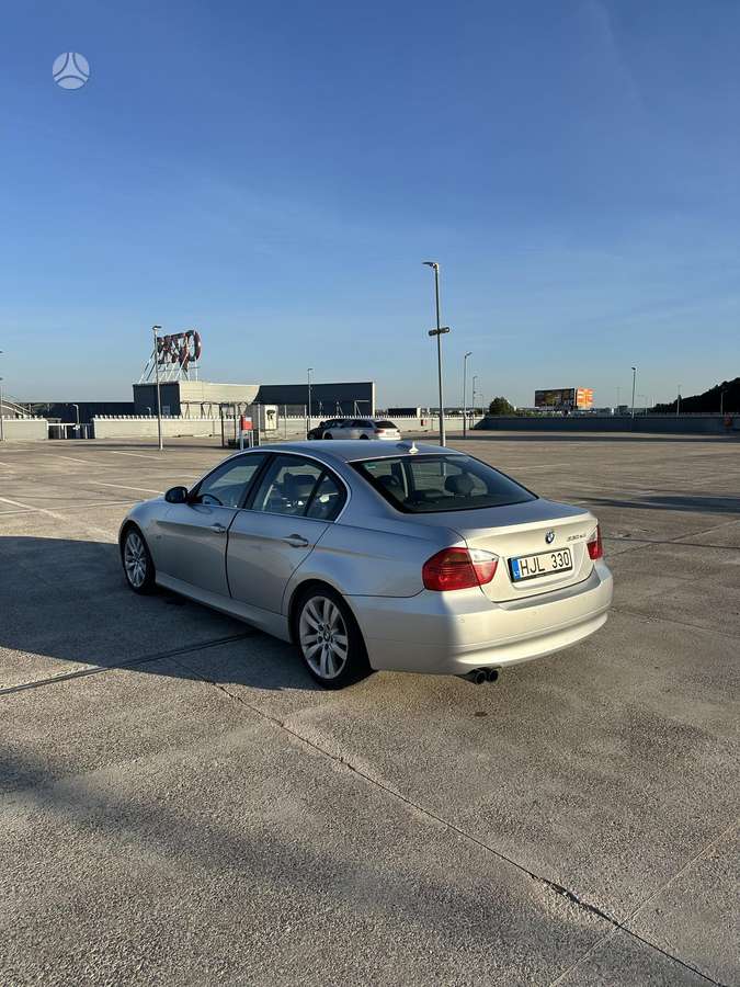 BMW 330, 3.0 l., Седан