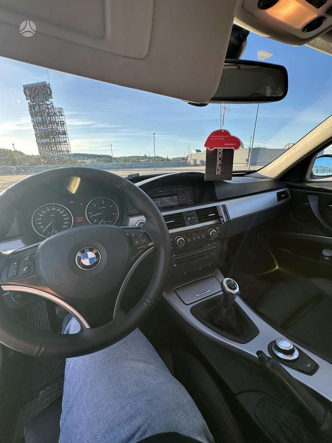 BMW 330, 3.0 l., Седан