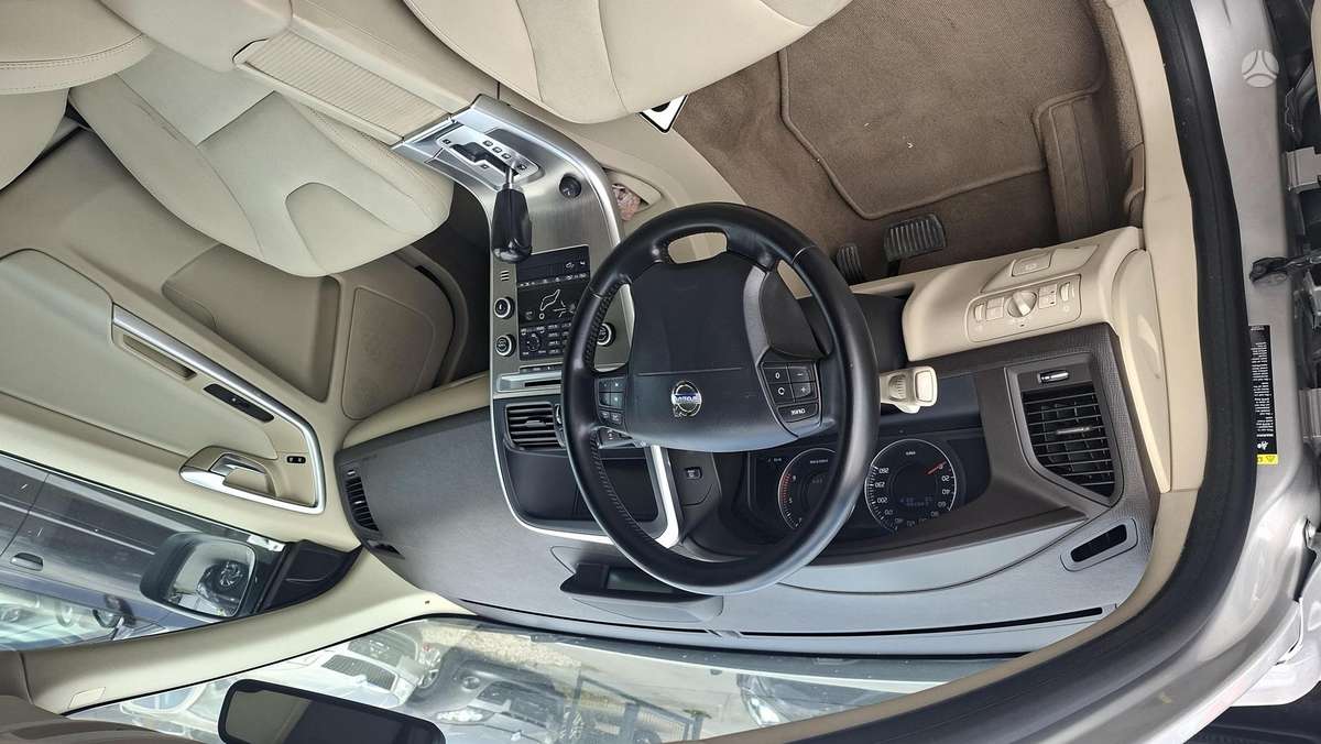 Volvo XC60 - 11