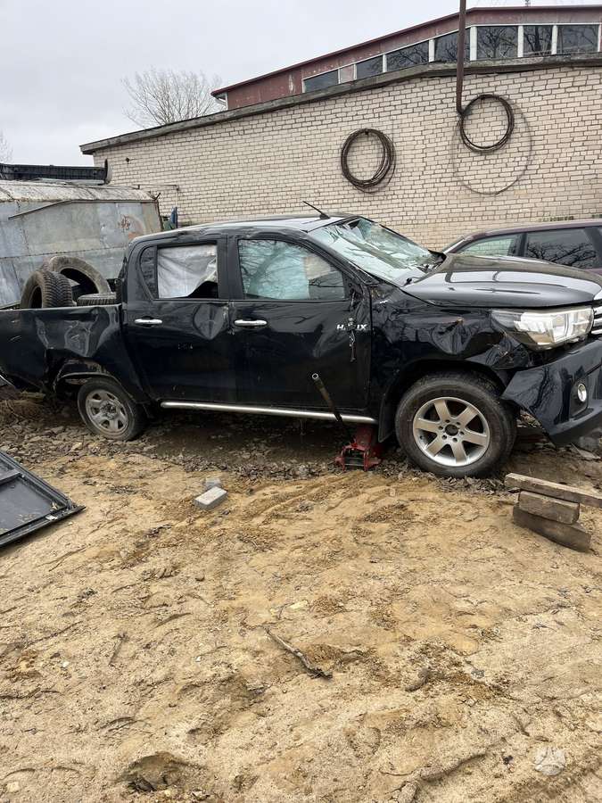 Toyota Hilux - 2